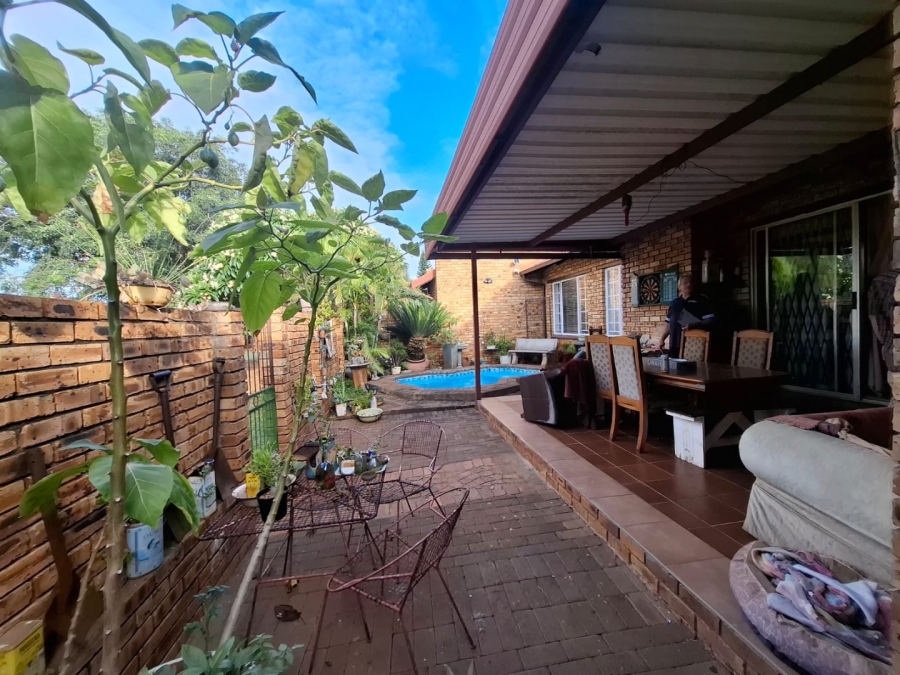 3 Bedroom Property for Sale in Safari Gardens North West